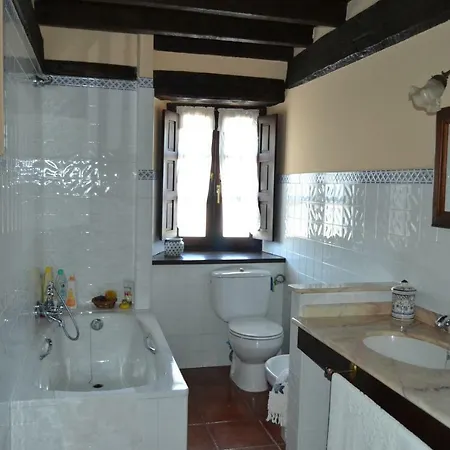 Casa Rural Noriega Entre Oyambre Y Comillas 컨트리하우스 Larteme